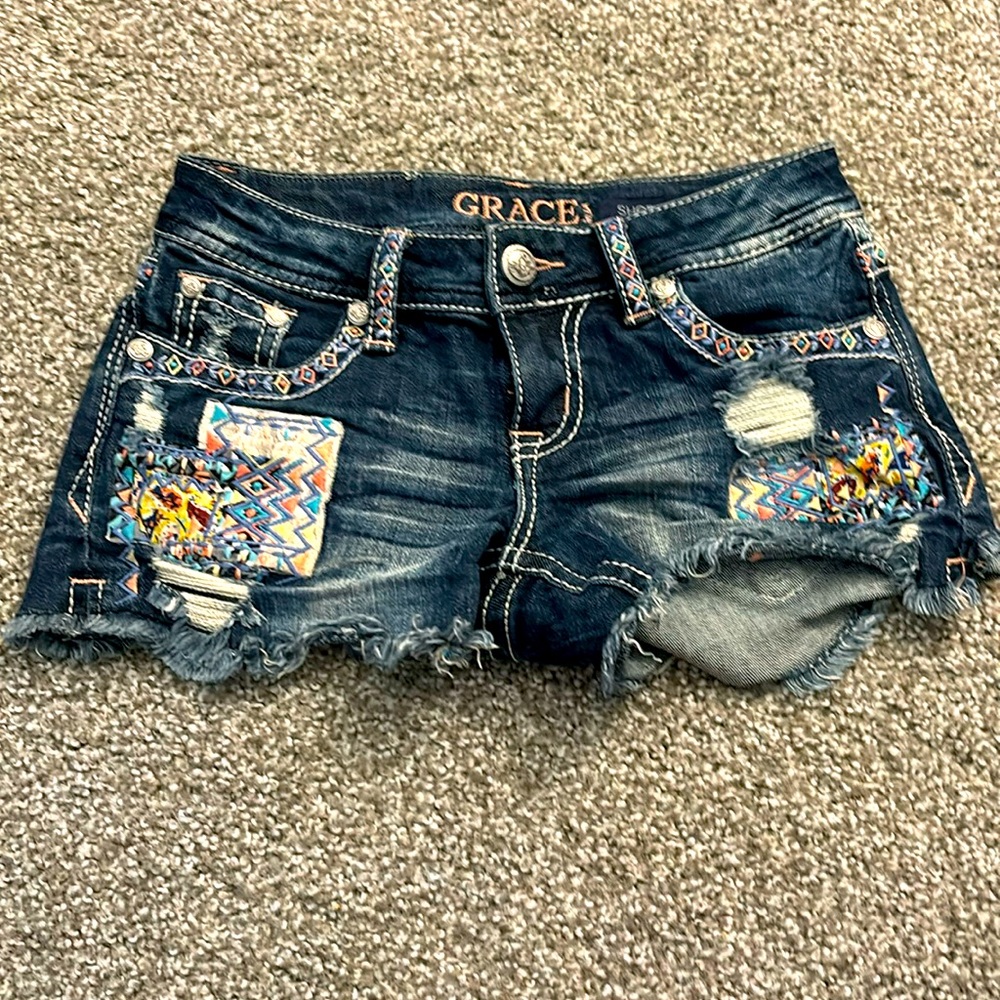 Grace in LA short Jean shorts with bohemian patches, embroidery size 25